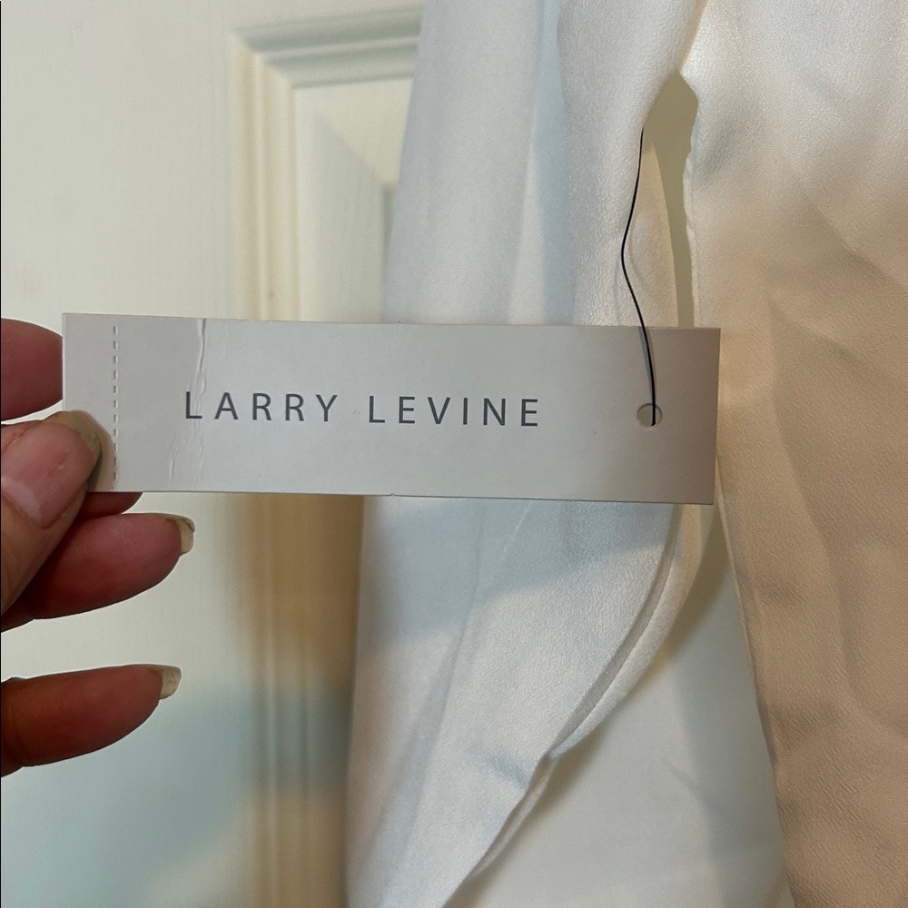 Larry Levine White Blouse Top Size 2X - Picture 8 of 8